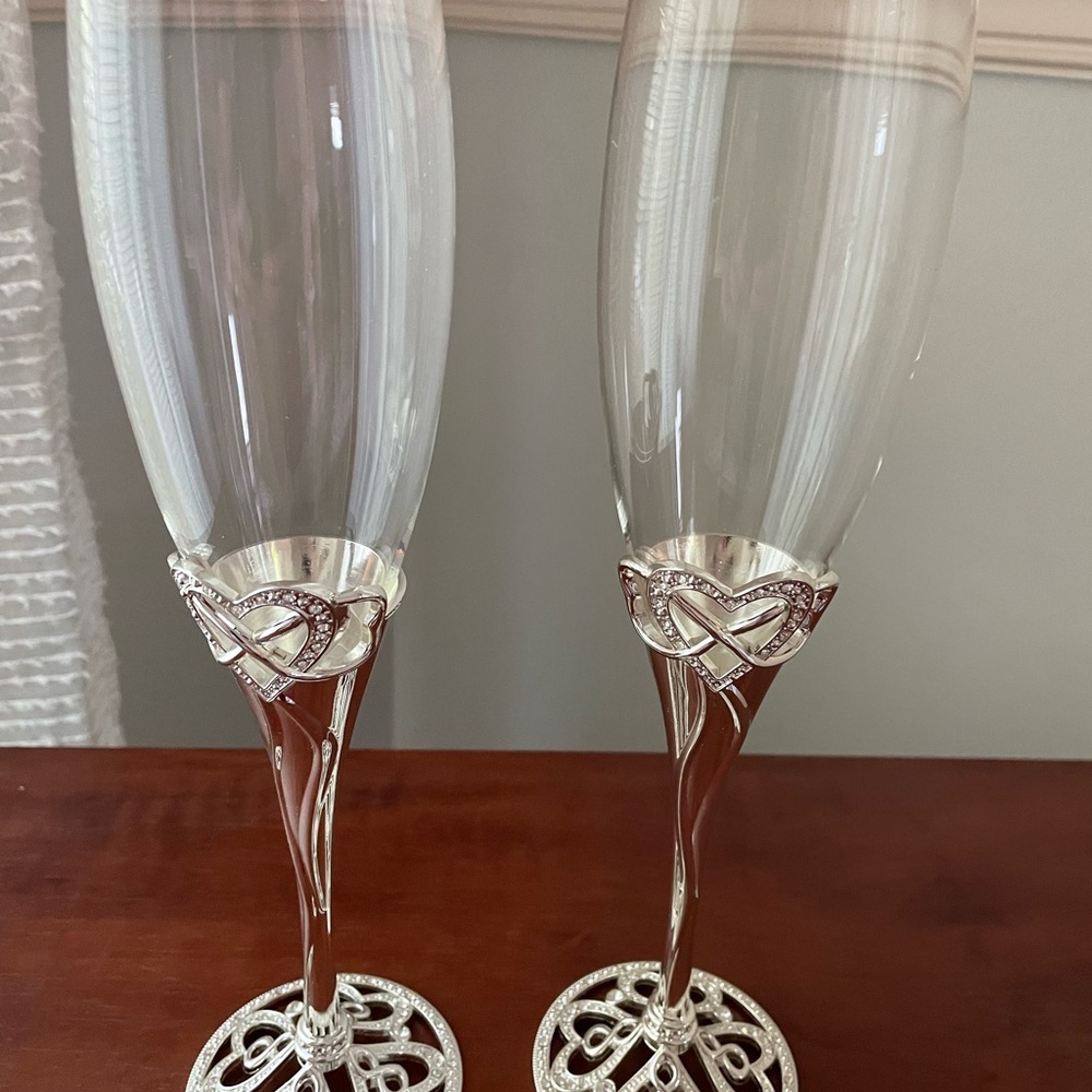 ThingsRemembered champagne flute set. Sliver/glass infinity hearts.